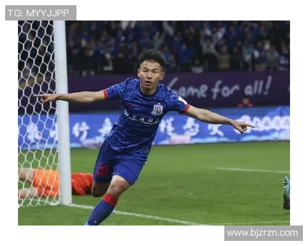 申花老将于汉超因伤缺席赛前训练明晚能否登场成为最大悬念 申花老将于汉超因伤缺席赛前训练明晚能否登场成为最大悬念